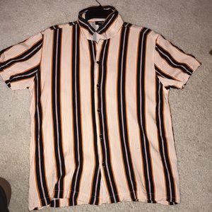 I’m selling a button up shirt from forever 21
